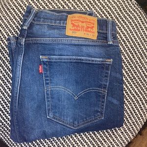 Men’s 502 dark wash Levi’s denim jeans